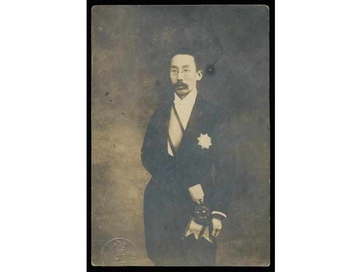 depicting the distinguished scholar in an elegant late Qing and early Republican style. Fu Tsenghsiang was a renowned bibliop